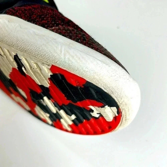 UNDER ARMOUR Youth 6 UA Charged 24/7 Low Black Anthem Red Lace Up Sneakers - Picture 11 of 13